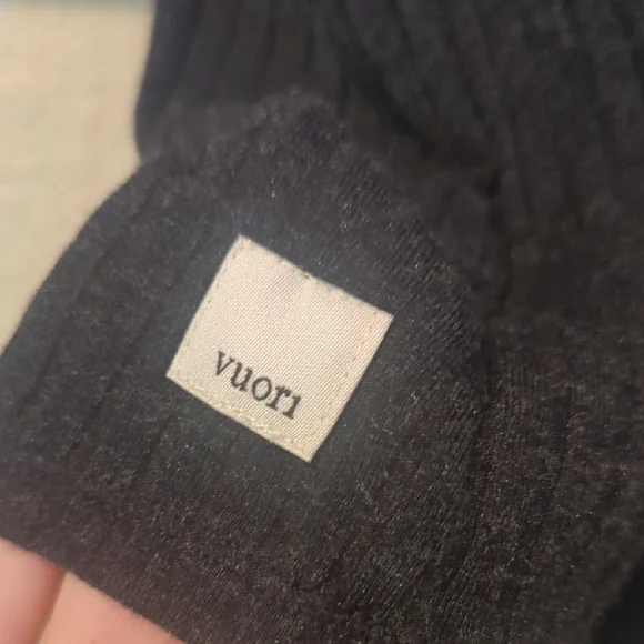 BIG SALE!!! Vuori Black Ribbed Tank Top - Picture 5 of 6